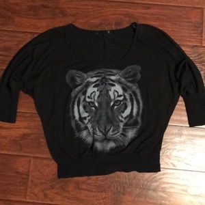 White tiger sweat shirt.